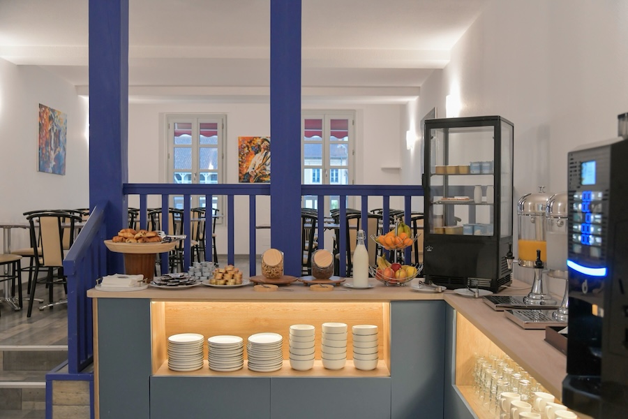 Salle du petit-déjeuner de l'Logis Hôtel Les Comtes De Pardiac