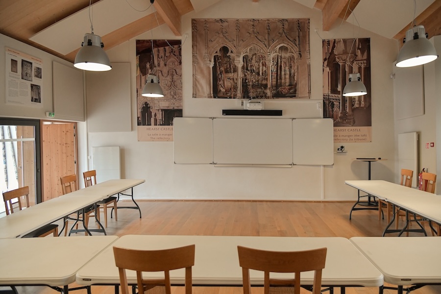 Sala modulable para reunión profesional